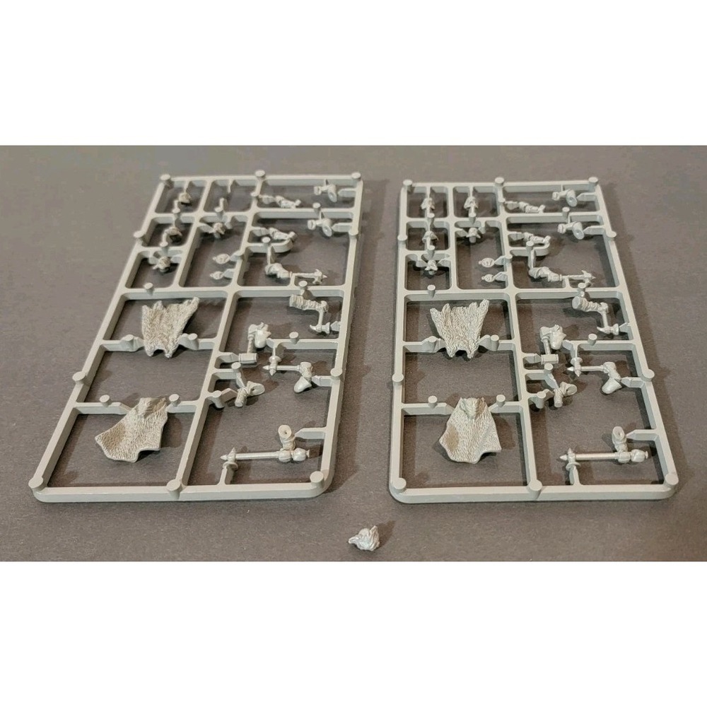 1999‎ Citadel Miniatures  Mordheim - Human Henchmen On Sprue Build Pieces